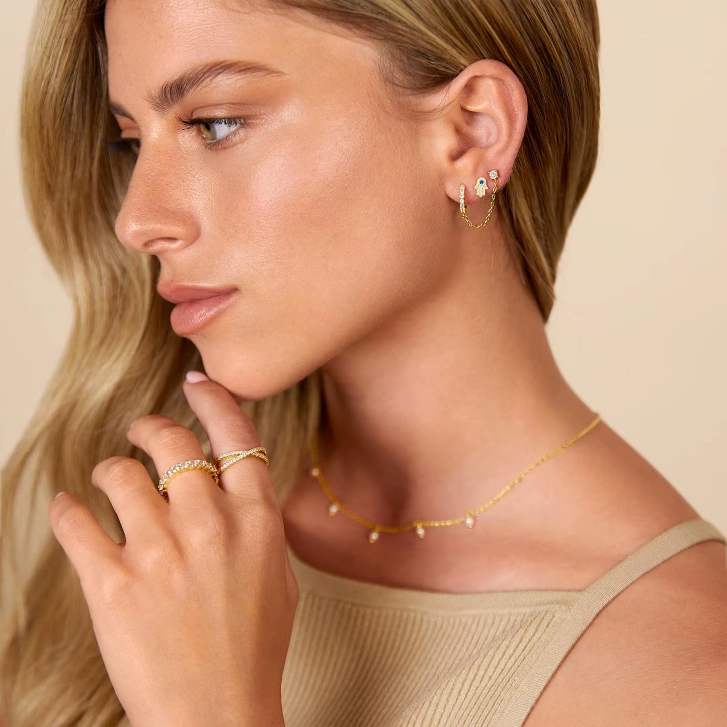 Aretes Modernos con Cadena para Doble Perforación – Aros de Oro 14K